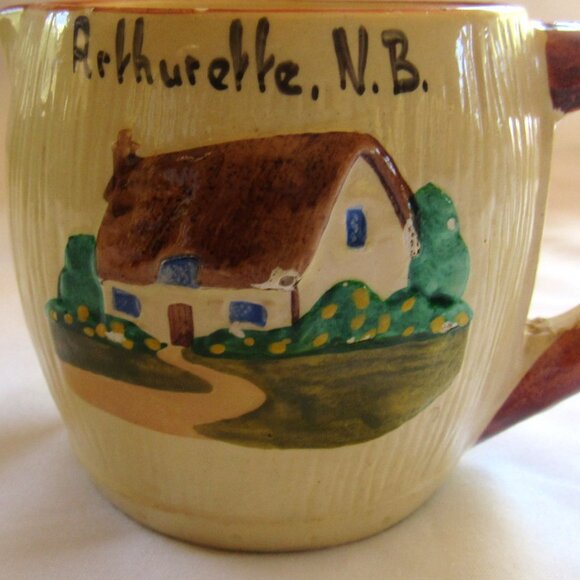 Arthurette, N.B., New Brunswick, Souvenir Creamer, Made in England by Manor Ware - Picture 1 of 4